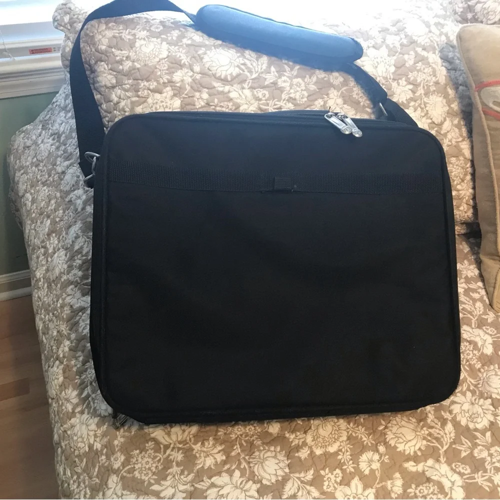 Targus Black Messenger Bag